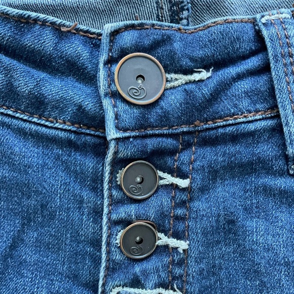 Indigo Rein Muffin Topper Bermuda Denim Jean Shorts Embroidered Size 9 Cuffed - Picture 5 of 5